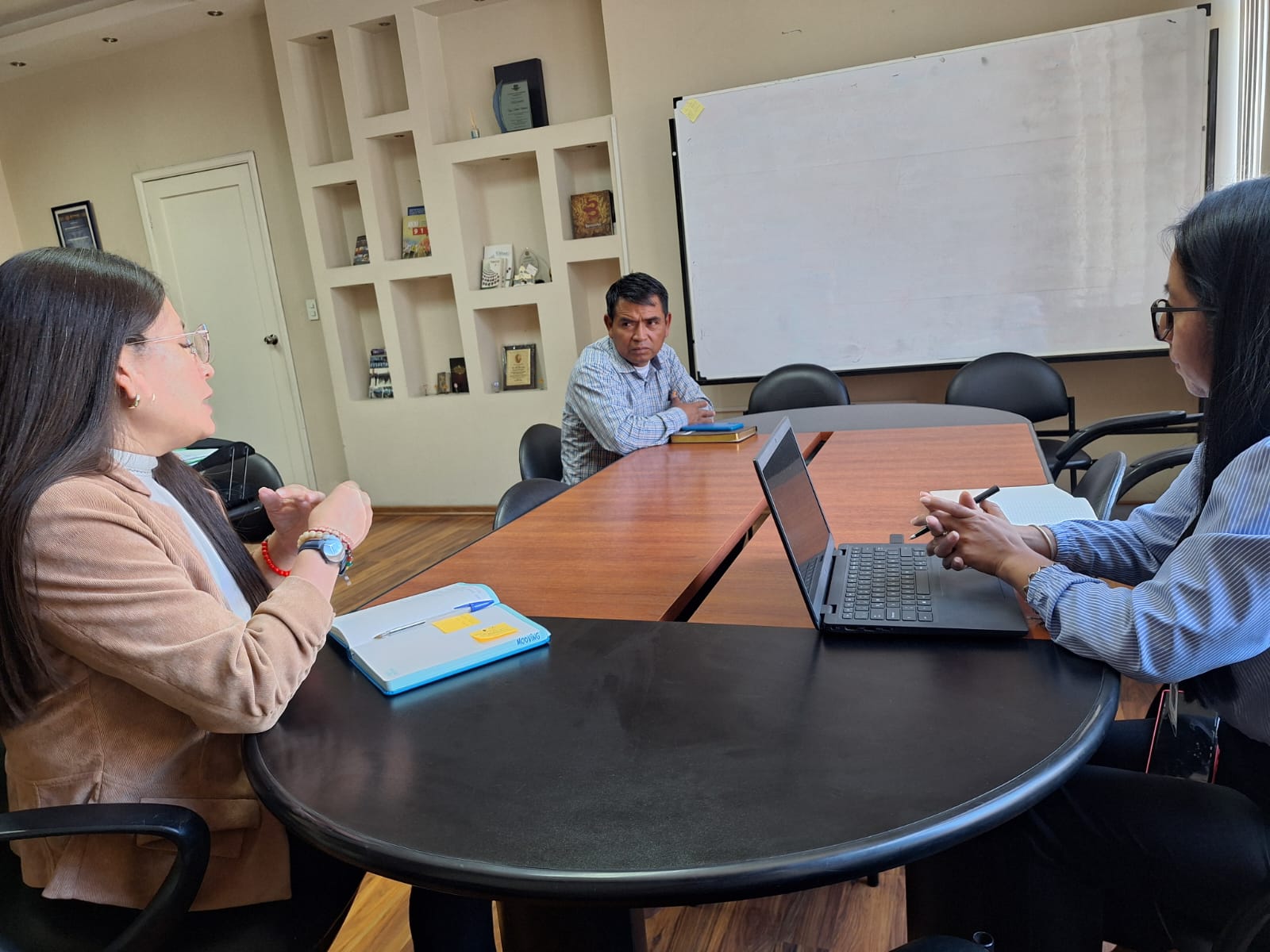 AUTORIDADES DEL GADP PICAIHUA Y LA AGENCIA DE TRÁNSITO DE AMBATO REALIZAN TRABAJO CONJUNTO PARA MEJORAR LA SEÑALIZACIÓN Y SEGURIDAD VIAL EN LA PARROQUIA